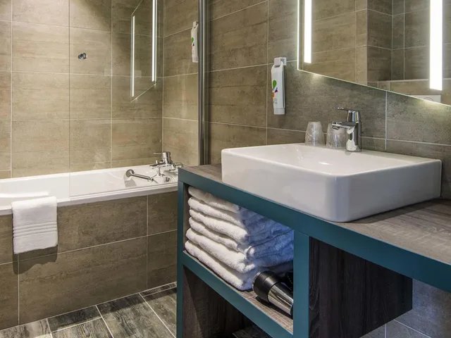 جناح عائلي قياسي بسرير كوين مع أريكة، ibis Styles Sallanches Pays du Mont Blanc 5/7