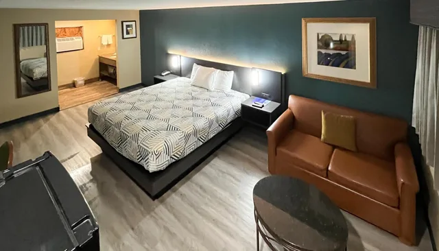 جناح ديلوكس بسرير كينج وسريرين كوين، Motel6 Snyder, TX 4/6