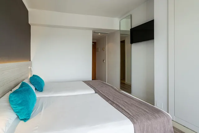 غرفة قياسية بشرفة مفردة بسريرين منفصلين، THB Niagara - Adults Only 2/7