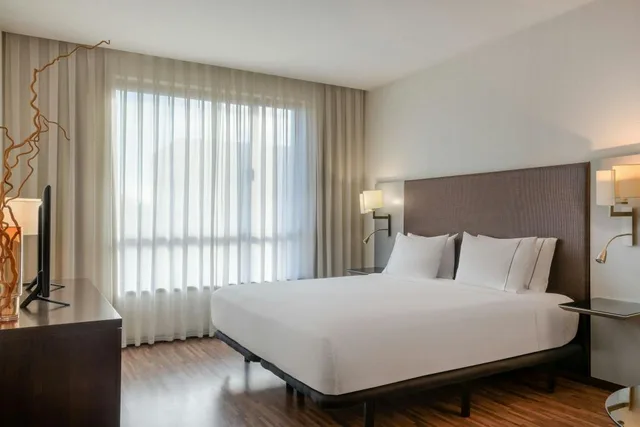 جناح بسرير كينج، AC Hotel by Marriott Madrid Airport 1/6