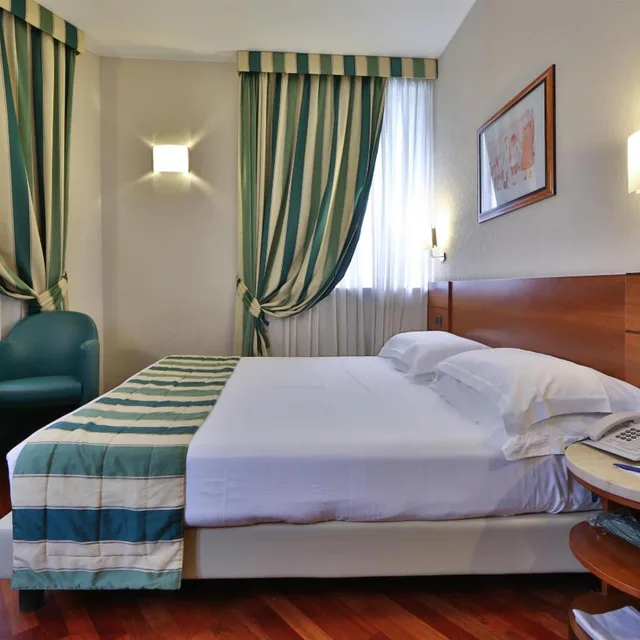 Room, Quadruple, Hotel Mirage Sure Hotel Collection By Best Western 4/10