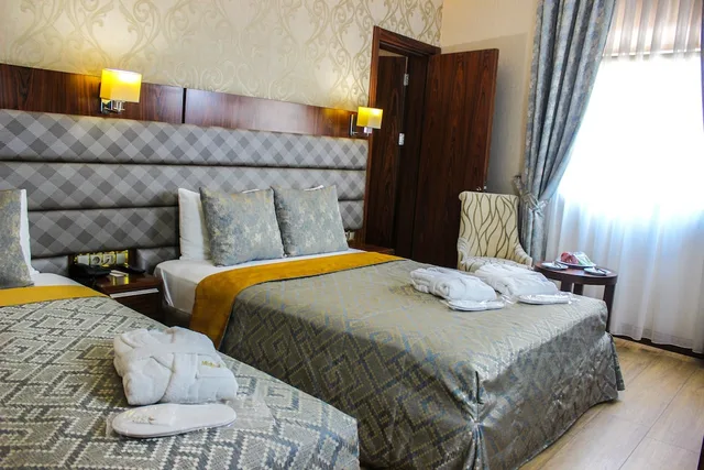 غرفة قياسية ثلاثية بسرير مزدوج وسرير فردي، Midmar Deluxe Hotel 3/6