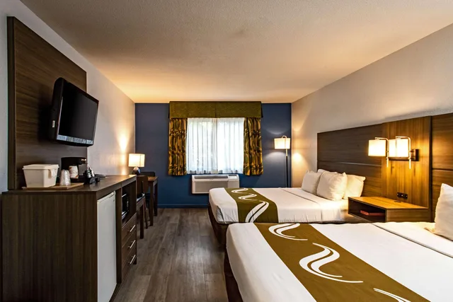 Room, 2 Queen Beds, Quality Inn & Suites Tulare CA 3/7