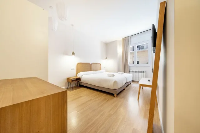 3 Bedrooms, Apartment, 1 Double and 4 Single Beds, 2 Bathrooms، Animapartments Sants 3/10