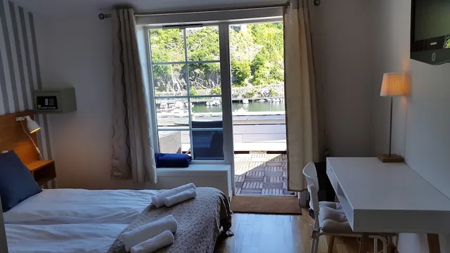 غرفة سوبيريور بسرير مزدوج بإطلالة على البحر بشرفة، Tvedestrand Fjordhotell 1/4