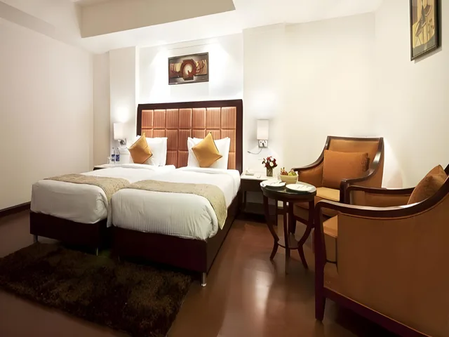 Super, Deluxe، The Golden Plaza Hotel Spa 2/2