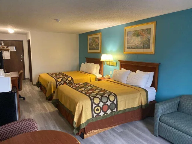 غرفة بسريرين كوين مع أريكة، Americas Best Value Inn West Frankfort 1/2