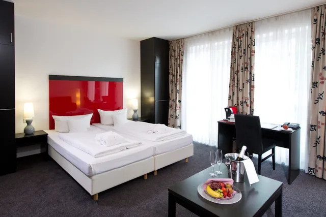 جناح جونيور، Hotel Buchholz Hamburg 2/4