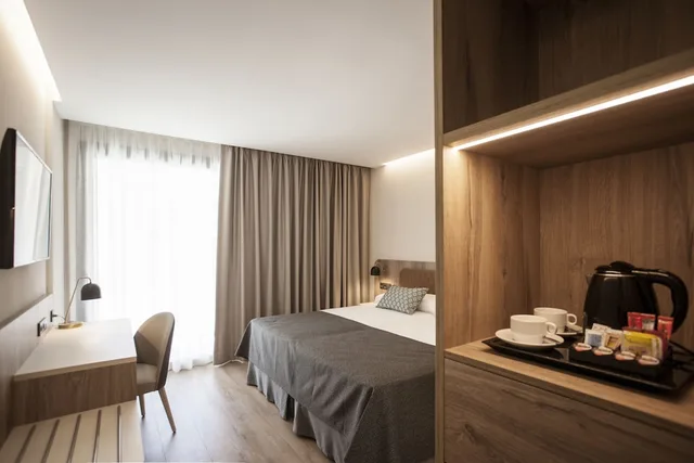 غرفة قياسية بإطلالة على المدينة بشرفة مفردة بسريرين منفصلين، Presidente Hotel 2/4