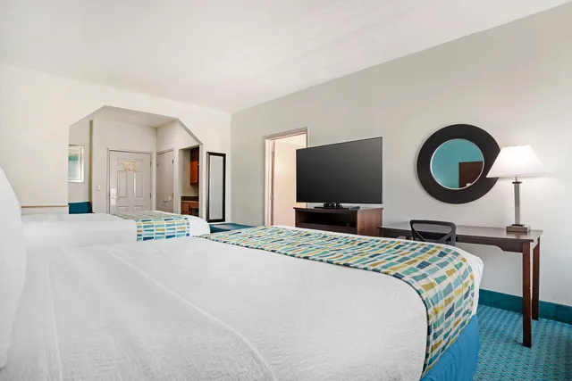 جناح بسريرين كوين مع أريكة، Best Western Plus Blue Angel Inn 2/3