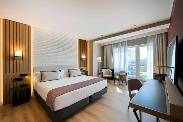 جناح جونيور ديلوكس مفردة بسرير كينج بمسبح خاص، Hotel Catalonia Ramblas 1/1