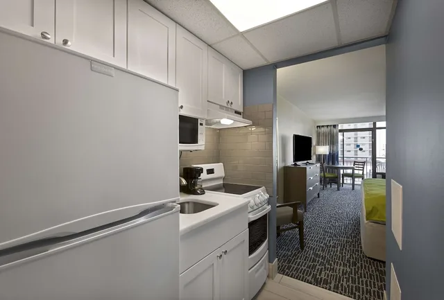 Standard, 2 Queen Beds, Partial Ocean View, Balcony, Dayton House Resort, BW Signature Collection 3/3