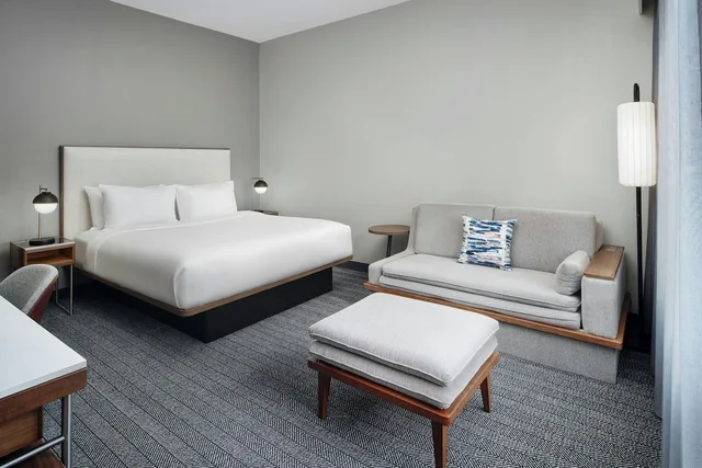 غرفة بسرير كينج مع أريكة لذوي الإعاقة، Courtyard Baton Rouge Siegen Lane 2/3