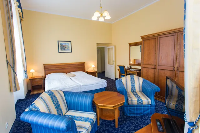 غرفة كلاسيكية بسرير مزدوج أو سريرين منفصلين مع سرير إضافي، Ontario Hotel Garni 6/10