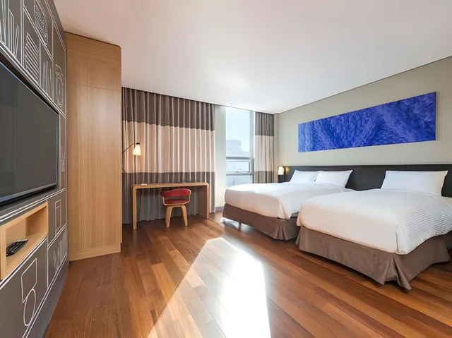 غرفة ديلوكس ثلاثية بسرير مزدوج وسرير فردي، Central 7 Hotel 1/1