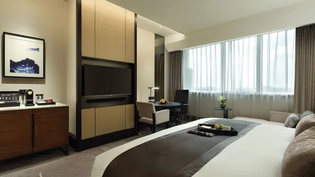 غرفة كلاسيكية بسرير كينج مع دخول صالة النادي، InterContinental Shanghai Hongqiao NECC, an IHG Hotel 8/10