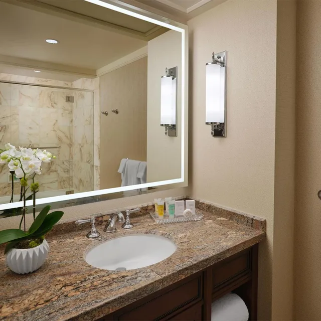 Tower, Superior, 2 Queen Beds، Little America Hotel Salt Lake City 2/5