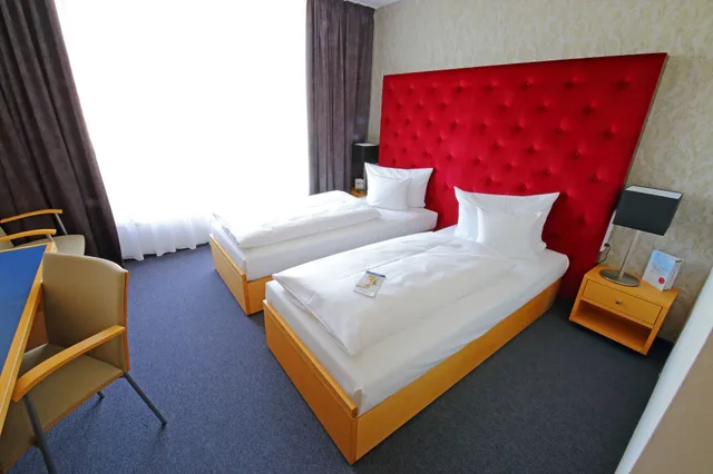غرفة قياسية بسريرين منفصلين، Rugs Hotel Am Schlosspark Lichtenwalde 2/3