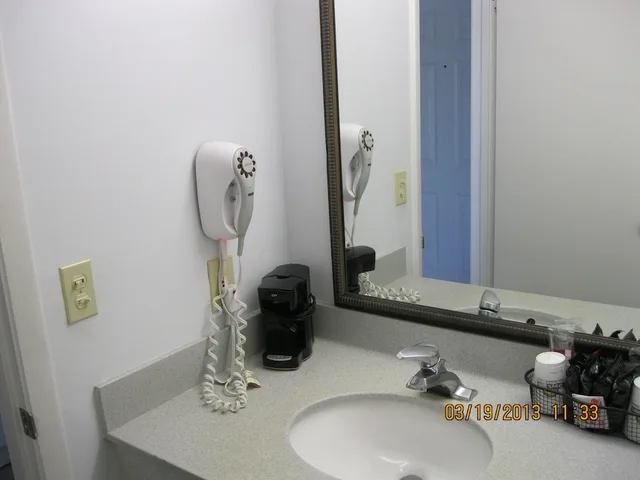 Efficiency, King Bed, Ocean Front, Balcony، Days Inn by Wyndham Daytona Oceanfront 2/4