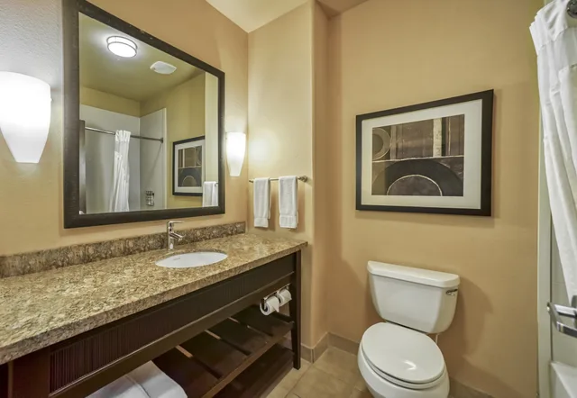 غرفة قياسية بسرير كوين، Holiday Inn Express Suites Beeville 9/10