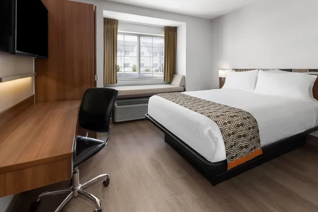 غرفة قياسية بسرير كوين، Microtel Inn Suites By Wyndham Albany Airport 6/9