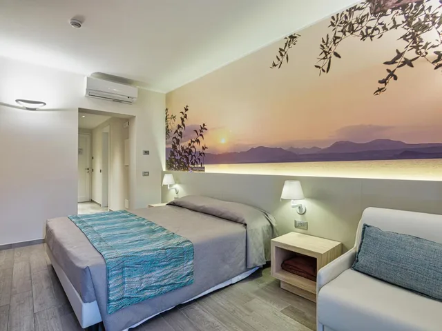 Panoramic, Double or Twin Bed, Hotel Cristina 6/10