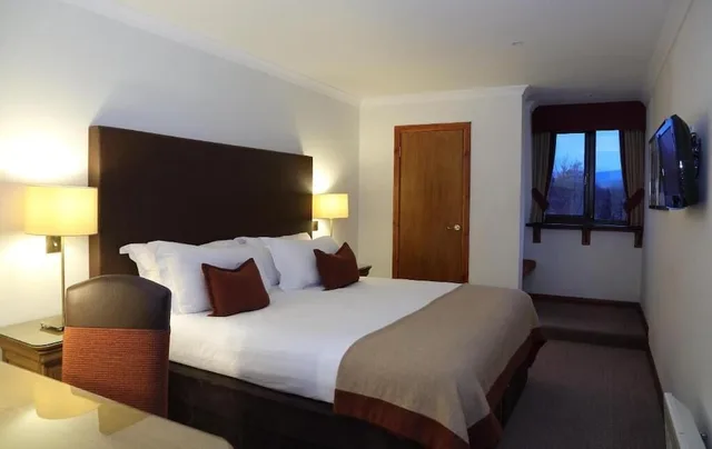 3 Bedrooms, Traditional, Apartment, 1 Double and 4 Single Beds, Macdonald Forest Hills Hotel & Spa 1/4