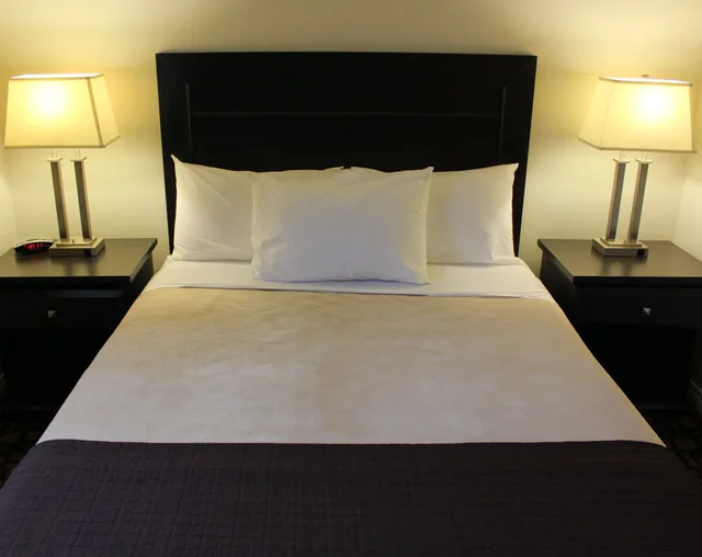 غرفة أساسية بسرير كوين في الطابق الأرضي، Coronet Hotel Prince Albert 1/2