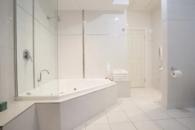 1 Bedroom, Adelaide, Spa, Suite, Queen Bed، Cocknbull Boutique Hotel 1/1