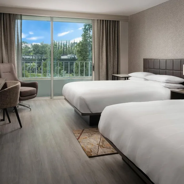 Room, King or Double Bed, Concierge Level، Warner Center Marriott Woodland Hills 3/4