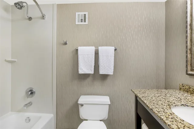 غرفة بسرير كينج، Best Western Plus Tallahassee North Hotel 6/8