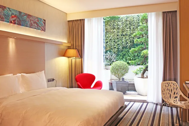 Splendor, Queen Bed، Sparkle Hotel 1/4
