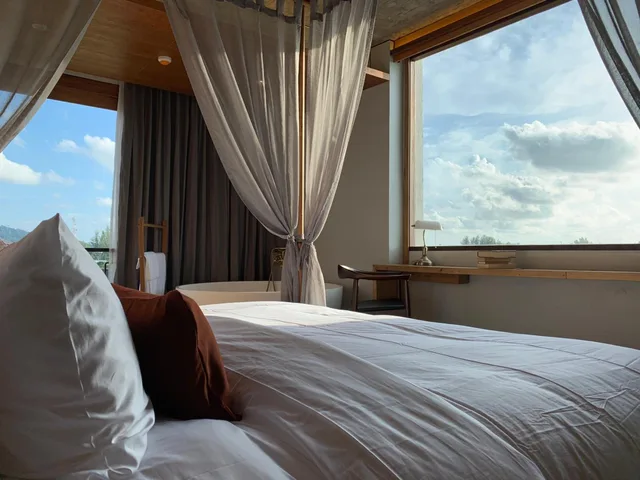 غرفة غراند ديلوكس بسرير كينج بحوض استحمام، Hotel Gahn - SHA Plus 1/10