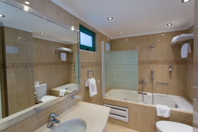 جناح جونيور بسريرين منفصلين بإطلالة على البحر مع أريكة، Xenia Poros Image Hotel 3/5