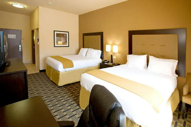 غرفة بسريرين مزدوجين لذوي الإعاقة، Holiday Inn Express Suites Beeville 1/10