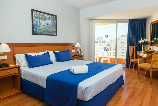 غرفة قياسية بسرير مزدوج أو سريرين منفصلين، Hotel Costa Malaga (Adults Recommended) by Pierre & Vacances 1/3