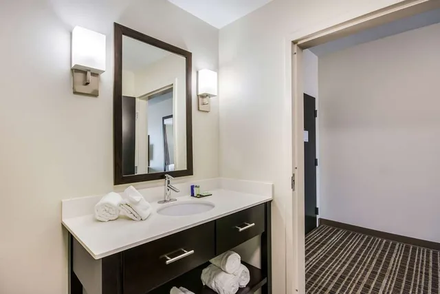 غرفة بسرير كينج، Sleep Inn & Suites Yukon Oklahoma City 7/8