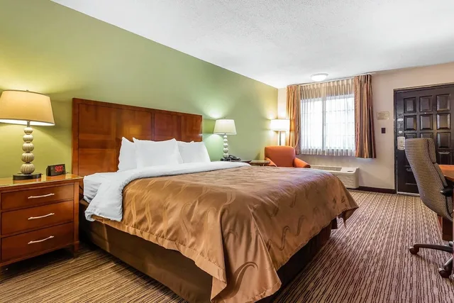 غرفة قياسية بسرير كينج، Quality Inn Forsyth Near GA Public Safety Training Center 3/10