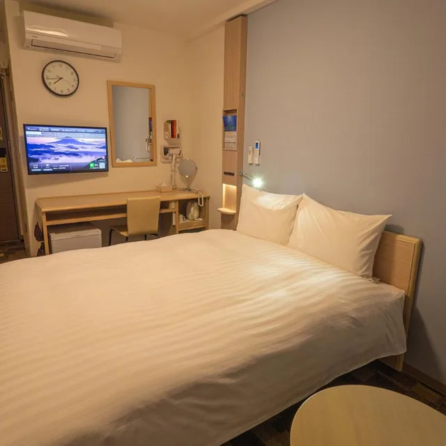 غرفة قياسية بسرير كينج وسرير كوين، Toyoko Inn Osaka Namba 1/5