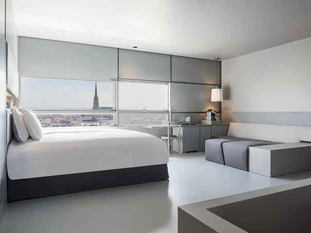 Deluxe, Double or Twin Bed, Cathedral View, High Floor، SO Vienna Hotel 1/3
