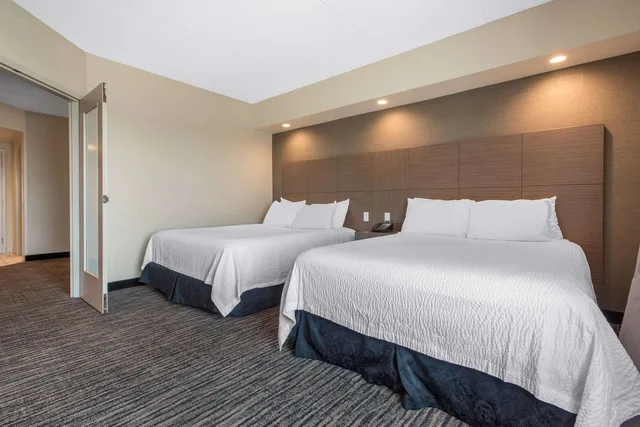 جناح بسريرين كوين، Clarion Hotel & Suites Brandon 3/4