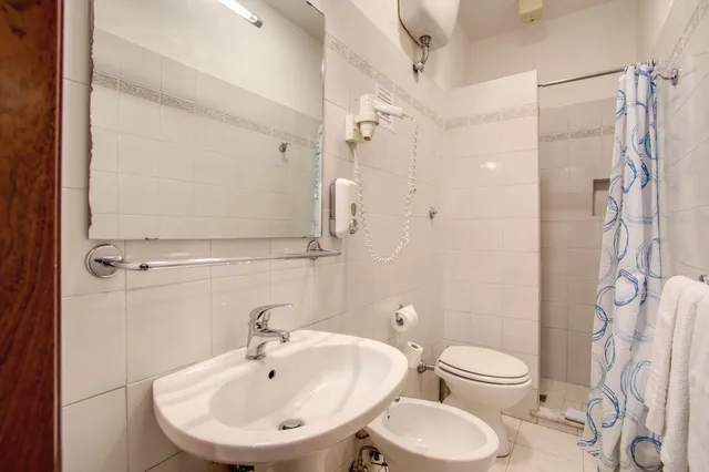 غرفة قياسية ثلاثية، Hotel Primavera 1/2
