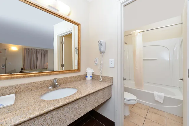 غرفة بسريرين مزدوجين، Americas Best Value Inn Nashville Downtown 5/5