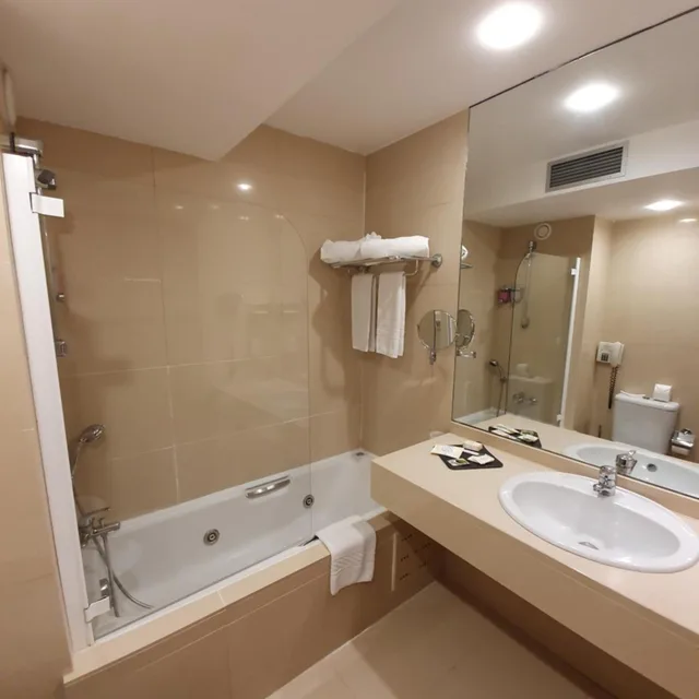 جناح جونيور، Hotel Central Parque 2/3