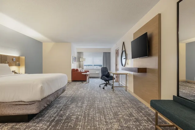 غرفة قياسية بسرير كينج لذوي الإعاقة، Crowne Plaza Ft. Myers Gulf Coast, An Ihg Hotel 2/3