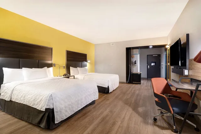 غرفة بسريرين كوين بشرفة بحوض استحمام لذوي الإعاقة، Tru by Hilton Galveston, TX 1/4