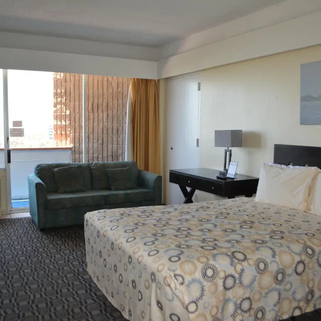Standard, Queen Bed, Partial Ocean View, North Wing, Padre South Hotel On The Beach 1/8
