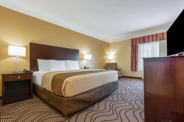 غرفة ديلوكس بسرير كينج لذوي الإعاقة، La Quinta Inn & Suites by Wyndham Angleton 4/8
