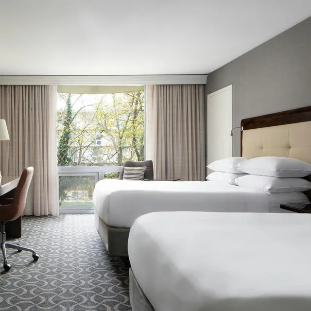 Guest Room, 2 Double Beds, High Floor, West Tower، Marriott St. Louis Airport 2/10