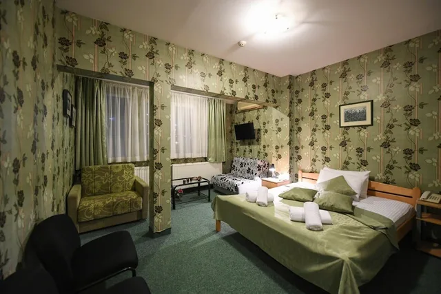 غرفة عائلية بسرير مزدوج بإطلالة على المتنزه مع أريكة، Hotel Slodes 10/10